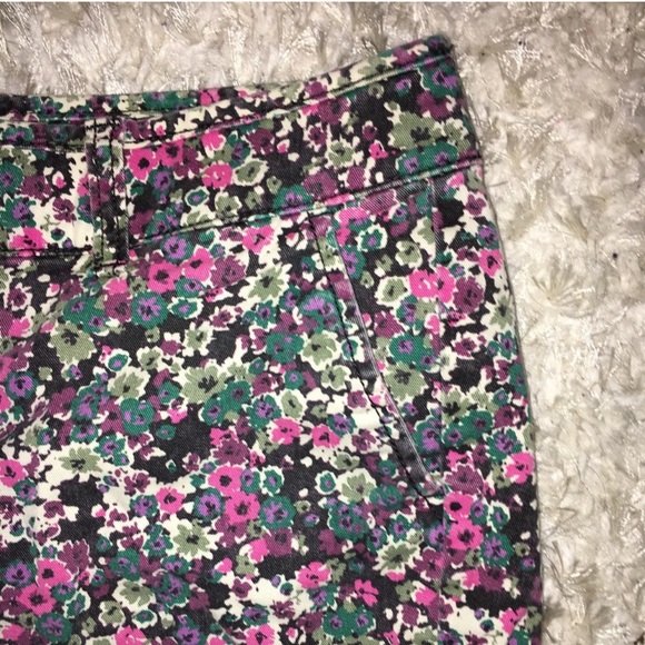 American Eagle Floral Shorts! - Picture 3 of 5